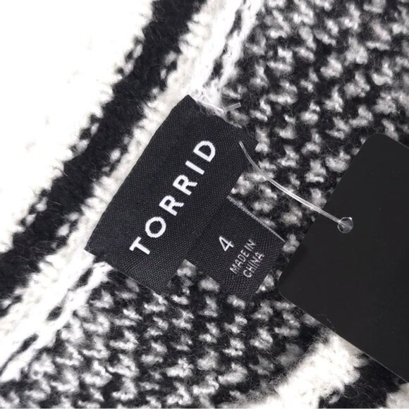 NWT TORRID Crew Nk Herringbone Pullover Sweater Houndstooth Black & White Size 4 - Picture 7 of 15